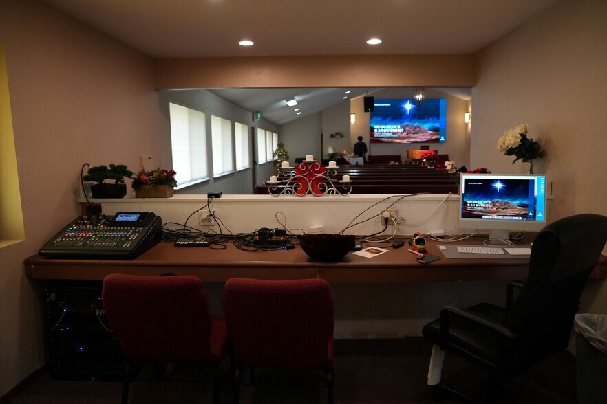 More Photos Of 1135 E Alluvial Ave, Fresno Religious Facility For Lease