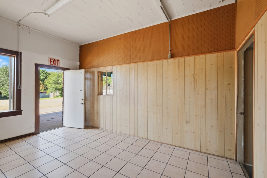 More Photos Of 679 E Main Ave, Taylorsville Flex For Sale