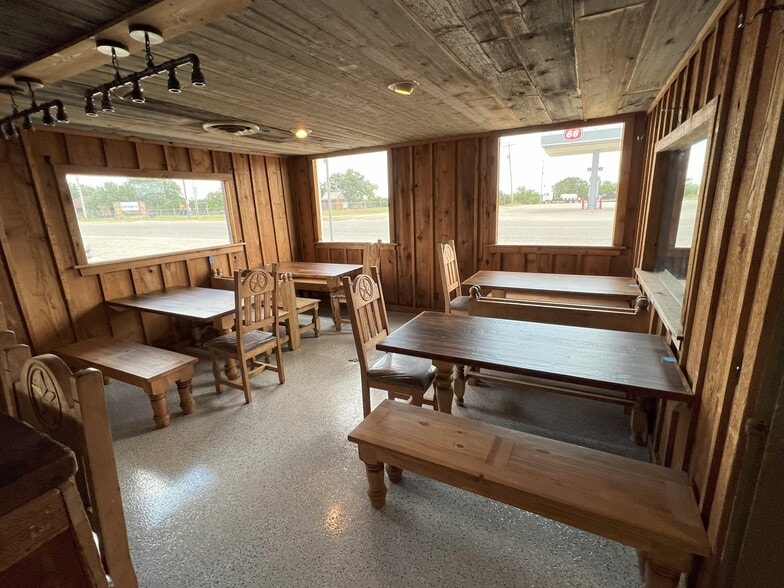 More Photos Of 111 E Dempsey St, Bryson General Retail For Sale