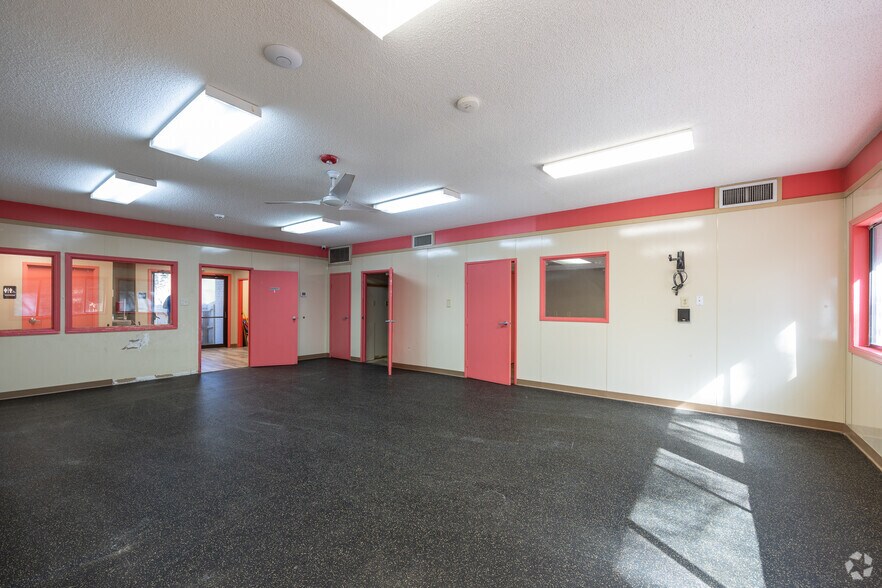 More Photos Of 9330 Nesbit Ferry Rd, Alpharetta Daycare Center For Lease