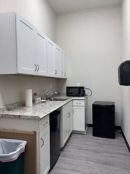More Photos Of 245-251 River Park Dr, Woodstock Medical For Sale