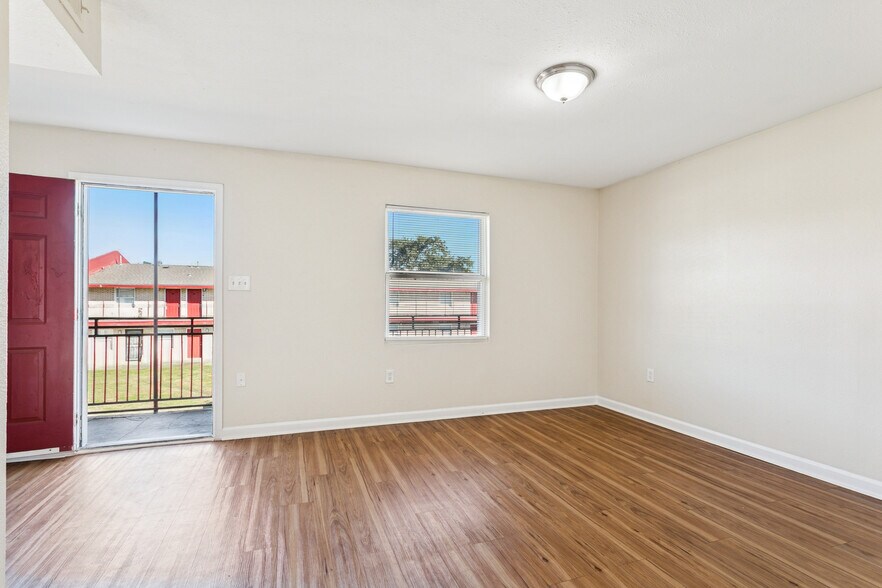 More Photos Of 3300 Garden Oaks Dr, New Orleans Apartments For Sale