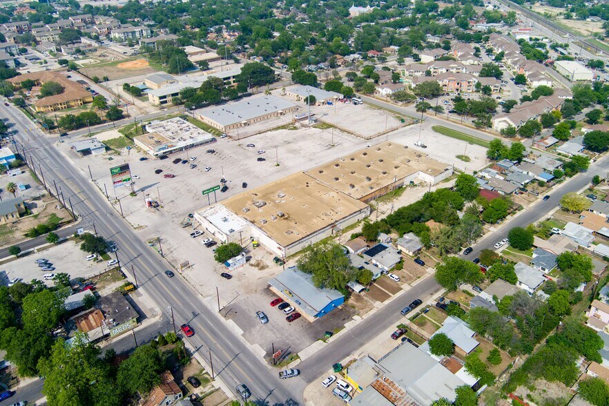 More Photos Of 2118 S Zarzamora St, San Antonio Storefront For Sale