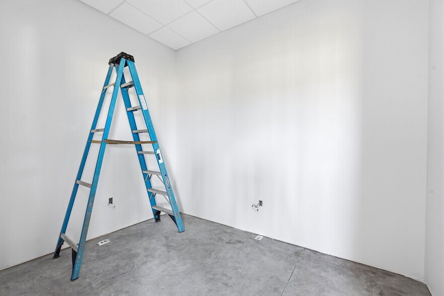 More Photos Of 7748 E US Highway 290, Johnson City Warehouse For Sale