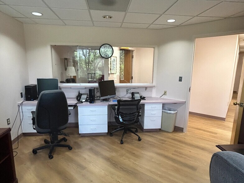 More Photos Of 7350 Van Dusen Rd, Laurel Medical For Lease