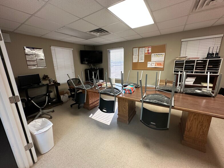 More Photos Of 13100 State Highway 191, Midland Manufacturing For Lease