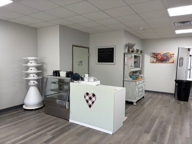 More Photos Of 248 Oxford Rd, Oxford Storefront Retail Office For Lease
