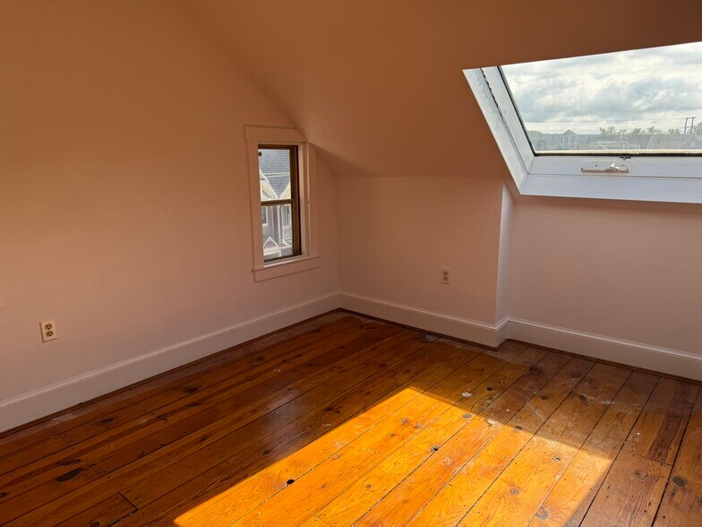 More Photos Of 199 Union St, Occoquan Storefront Retail Residential For Sale