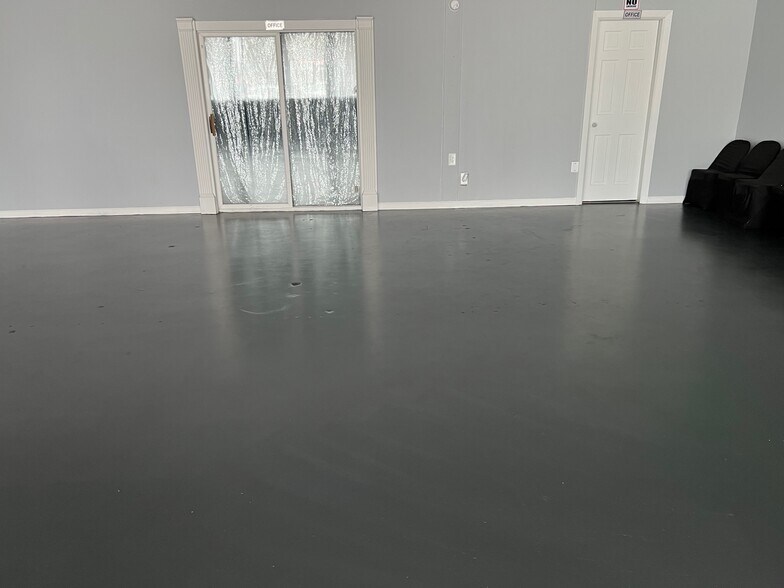 More Photos Of 2732 165th St, Hammond Freestanding For Lease