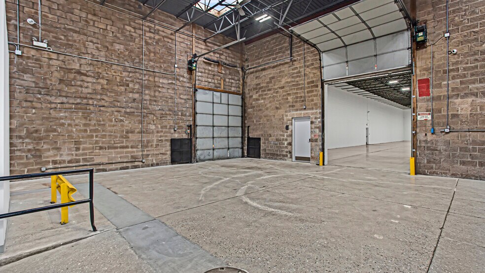 More Photos Of 1657 N Kostner Ave, Chicago Warehouse For Lease
