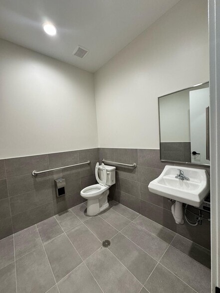 More Photos Of 1400 N Coit Rd, McKinney Unknown For Lease