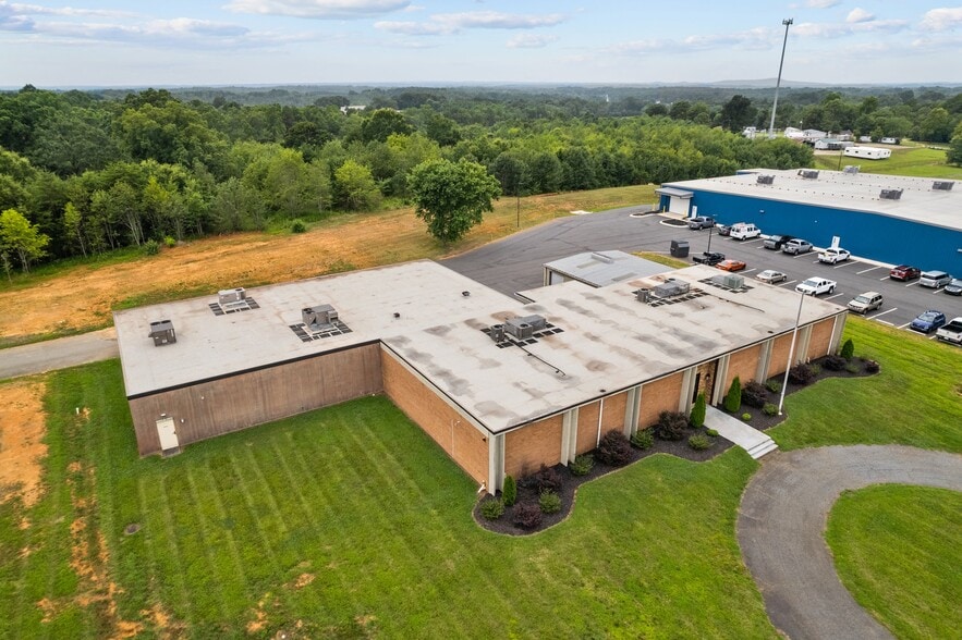 More Photos Of 157 Industrial Dr, King Warehouse For Lease