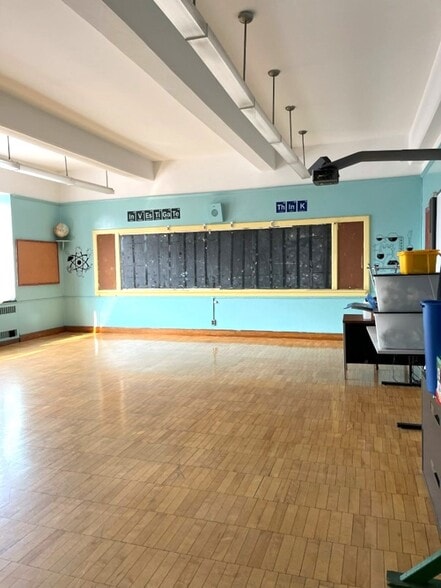 More Photos Of 237 Jerome St, Brooklyn Schools For Lease