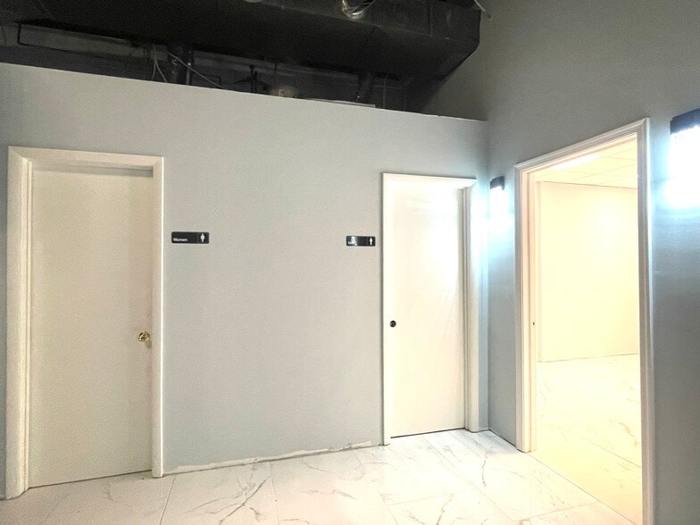 More Photos Of 15825-15859 Redland Rd, Rockville Warehouse For Lease