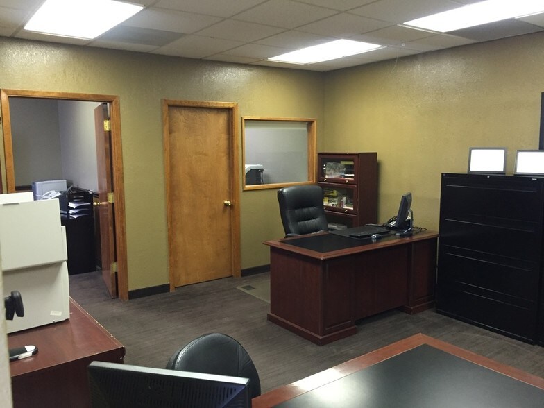 More Photos Of 995 Loma Verde Dr, El Paso Warehouse For Lease