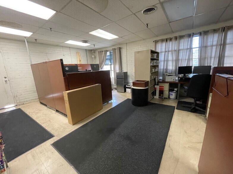 More Photos Of 1100 Chandler St, Montgomery Industrial For Sale