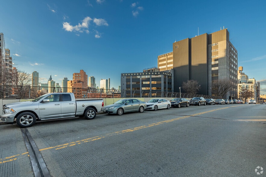 More Photos Of 4740 21st St, Long Island City Office For Lease