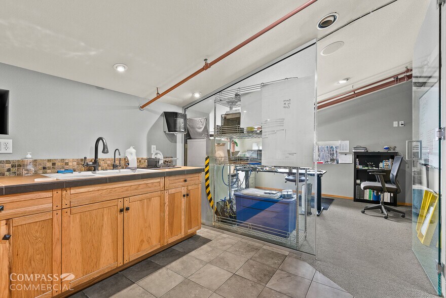 More Photos Of 20680 Carmen Loop, Bend Warehouse For Sale