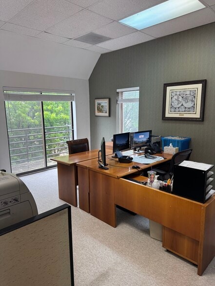 More Photos Of 6736-6744 Old Mclean Village Dr, McLean Office For Lease