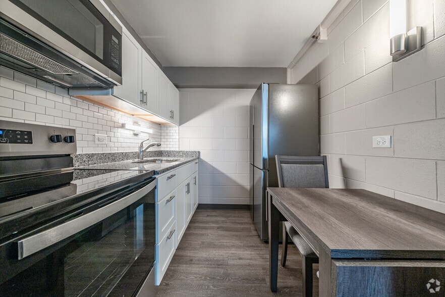 More Photos Of 311 N Ottawa St, Joliet Apartments For Lease