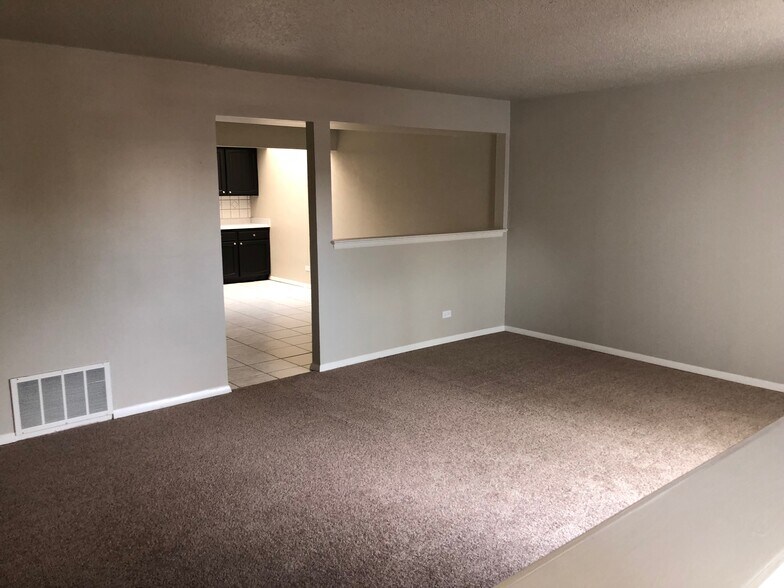 More Photos Of 2805-2901 S Locust St, Denver Apartments For Sale