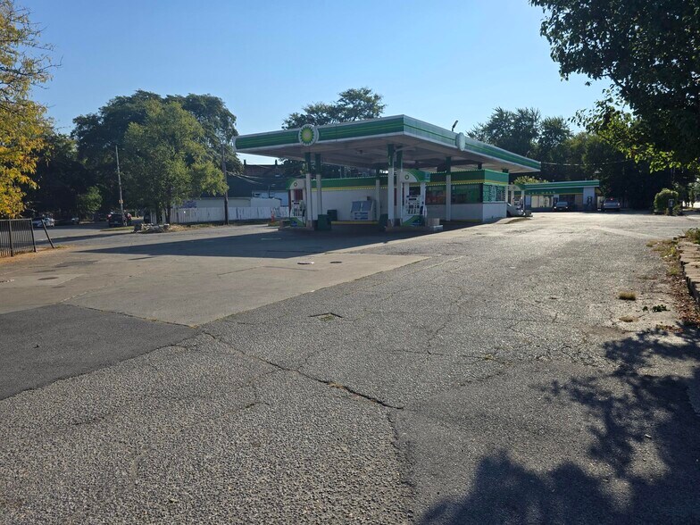 More Photos Of 7603-7605 S Chicago Ave, Chicago General Retail For Sale