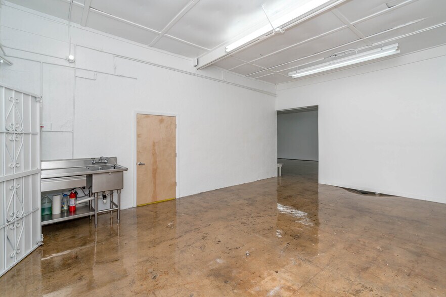 More Photos Of 1020 Roosevelt Ave, San Antonio Freestanding For Sale