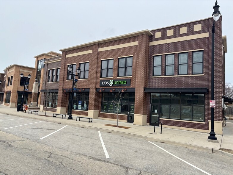 More Photos Of 440 E Hawley St, Mundelein Storefront Retail Office For Lease