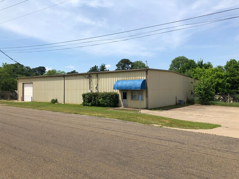 More Photos Of 125 S Virginia Ave, Tyler Warehouse For Lease