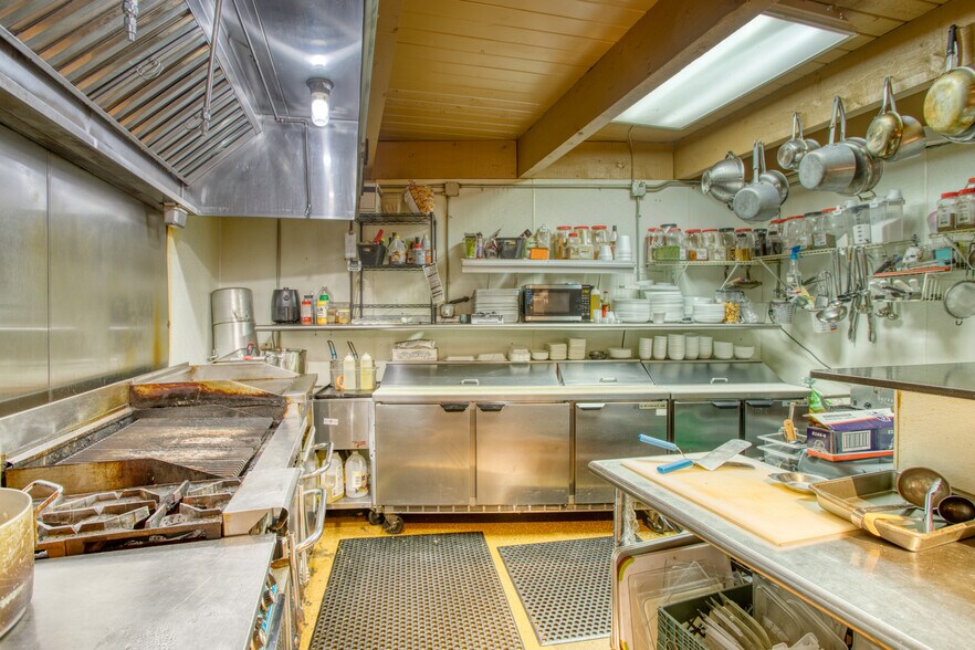More Photos Of 4207 W White Mountain Blvd, Lakeside Restaurant For Sale