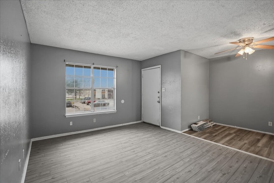 More Photos Of 600 E Crockett St, Beeville Apartments For Sale