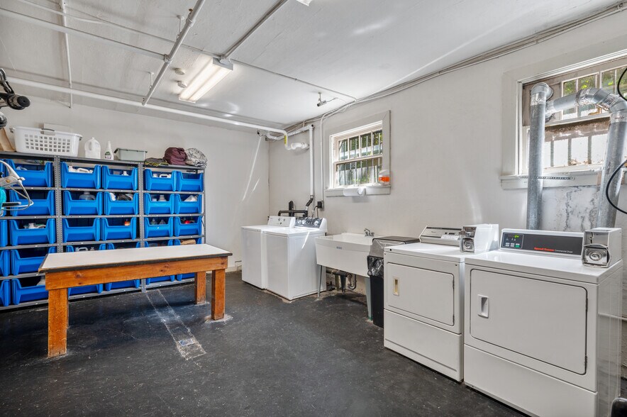 More Photos Of 1052 E Thomas St, Seattle Apartments For Sale