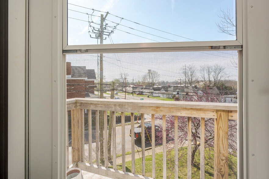 More Photos Of 199 E Loudon Ave, Lexington Office Residential For Sale