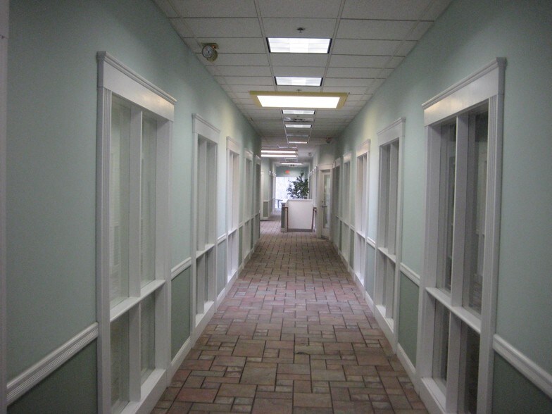 More Photos Of 1006-1008 Main St, Branford Storefront Retail Office For Lease
