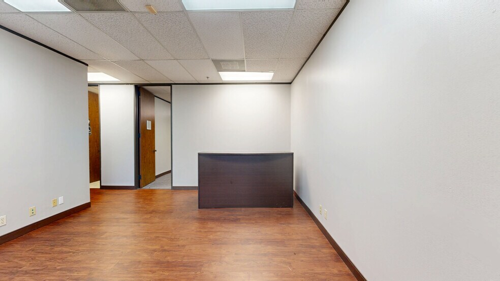 More Photos Of 17449-17497 Village Green Dr, Houston Unknown For Lease