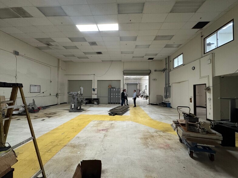 More Photos Of 10 Thomas, Irvine Light Manufacturing For Sale