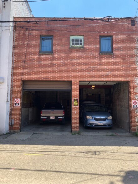 More Photos Of 211 W 1st St, Dixon General Retail For Sale