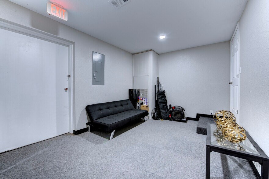 More Photos Of 4230 E FM 1462 Rd, Rosharon Storefront Retail Office For Lease