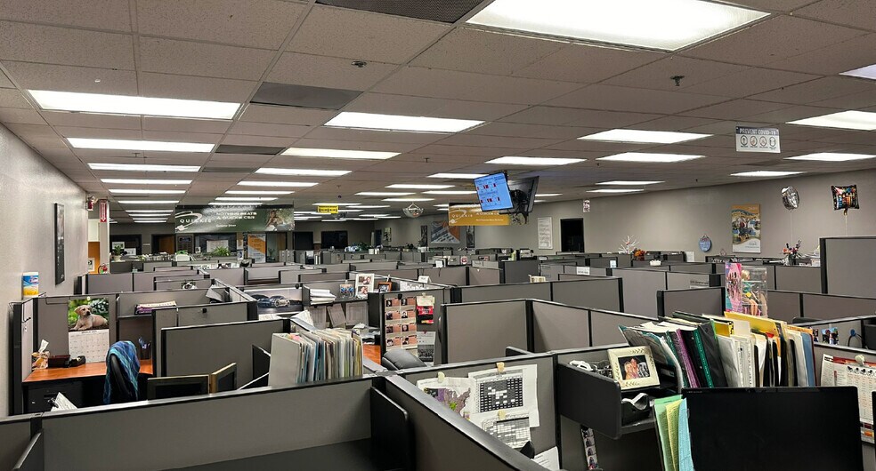 More Photos Of 2842 N Business Park Ave, Fresno Manufacturing For Sale