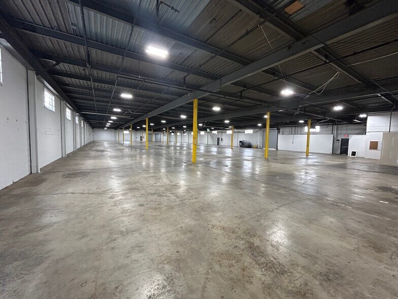 More Photos Of 178 Commerce Rd, Carlstadt Manufacturing For Sale