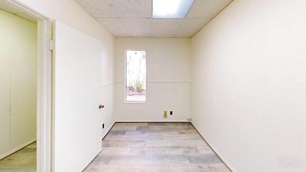 More Photos Of 1842 Bandera Rd, San Antonio Light Distribution For Sale