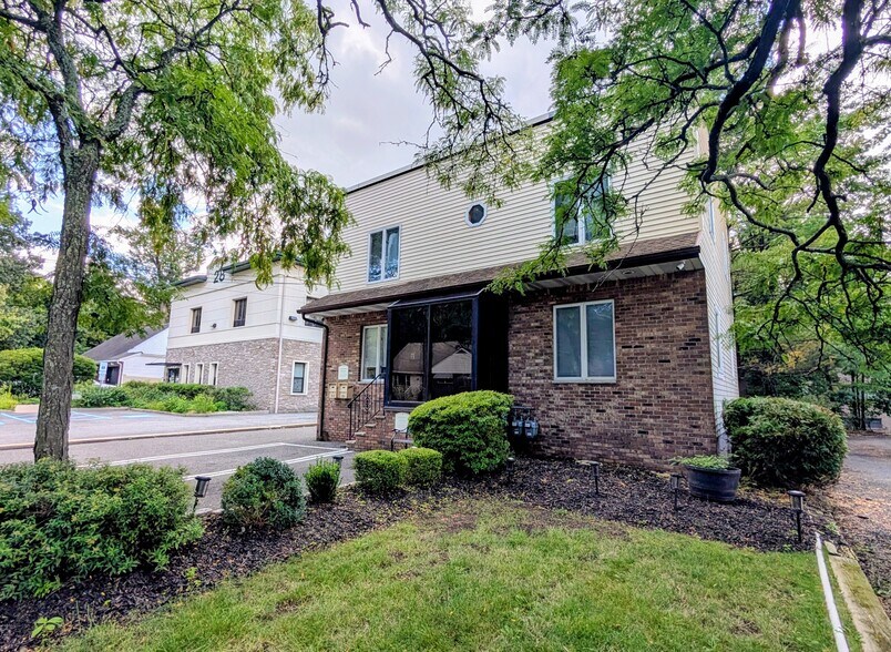 More Photos Of 24 Farview Ter, Paramus Office For Sale