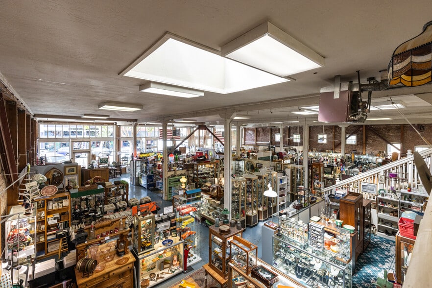 More Photos Of 130 4th St, Santa Rosa Storefront For Sale