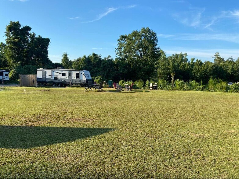 More Photos Of 12606 Holt Peterson Rd, Cottondale Trailer Camper Park For Sale