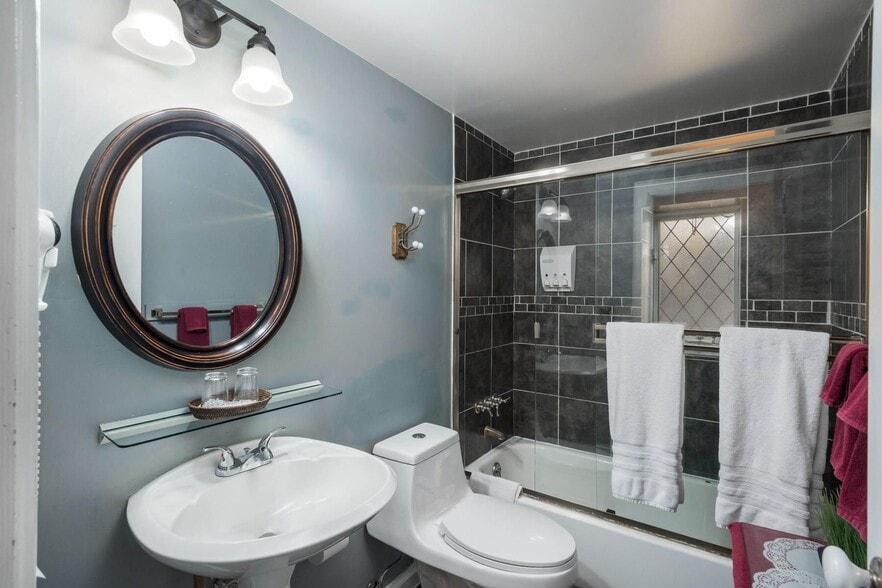 More Photos Of 2147-2151 Tremont Pl, Denver Hospitality For Sale