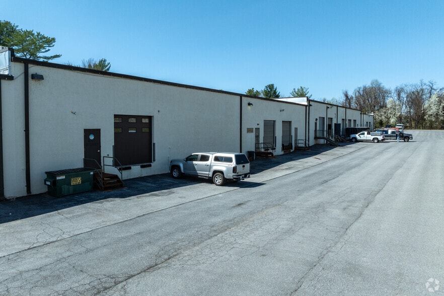 More Photos Of 9176 Red Branch Rd, Columbia Showroom For Lease