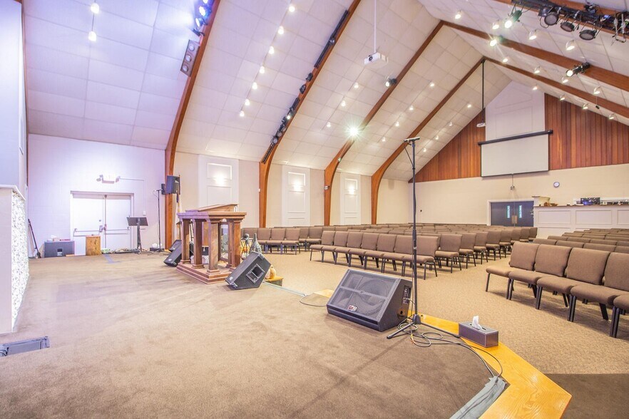 More Photos Of 1601 44th St, Lubbock Religious Facility For Sale