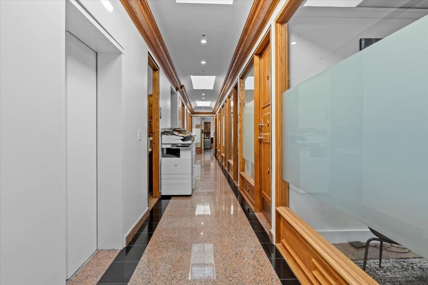 More Photos Of 24-65 46th St, Astoria Flex For Lease