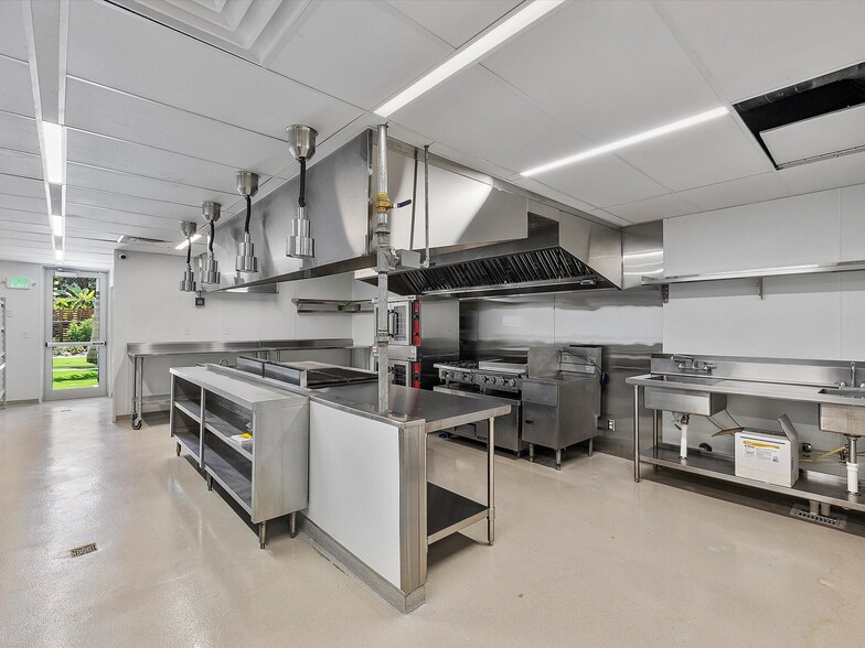 More Photos Of 7610 Biscayne Blvd, Miami General Retail For Sale