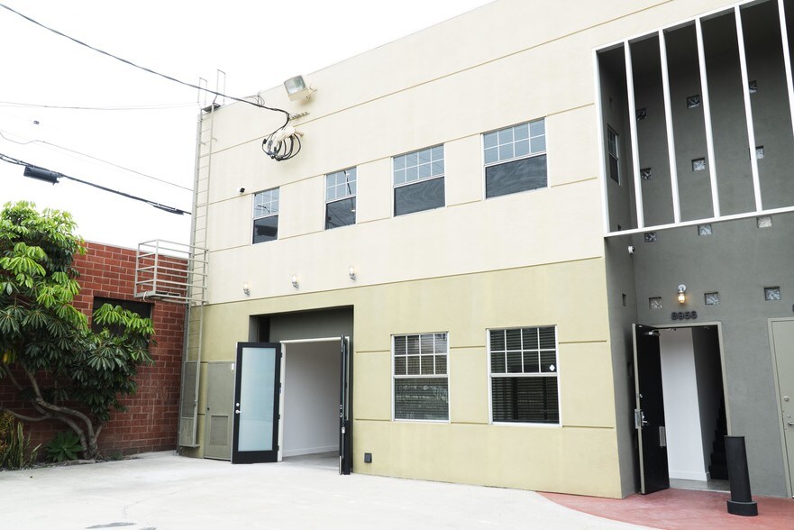More Photos Of 8950-8956 Ellis Ave, Los Angeles Showroom For Lease